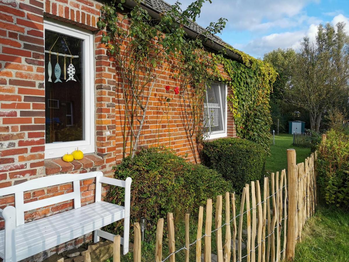 Ferienglueck An Der Nordsee Buche Deine Erdgeschoss-Ferienwohnung Mit Kamin Terrasse Und Eingezaeuntem Garten Fuer Unvergessliche Auszeiten Altfunnixsiel Eksteriør billede