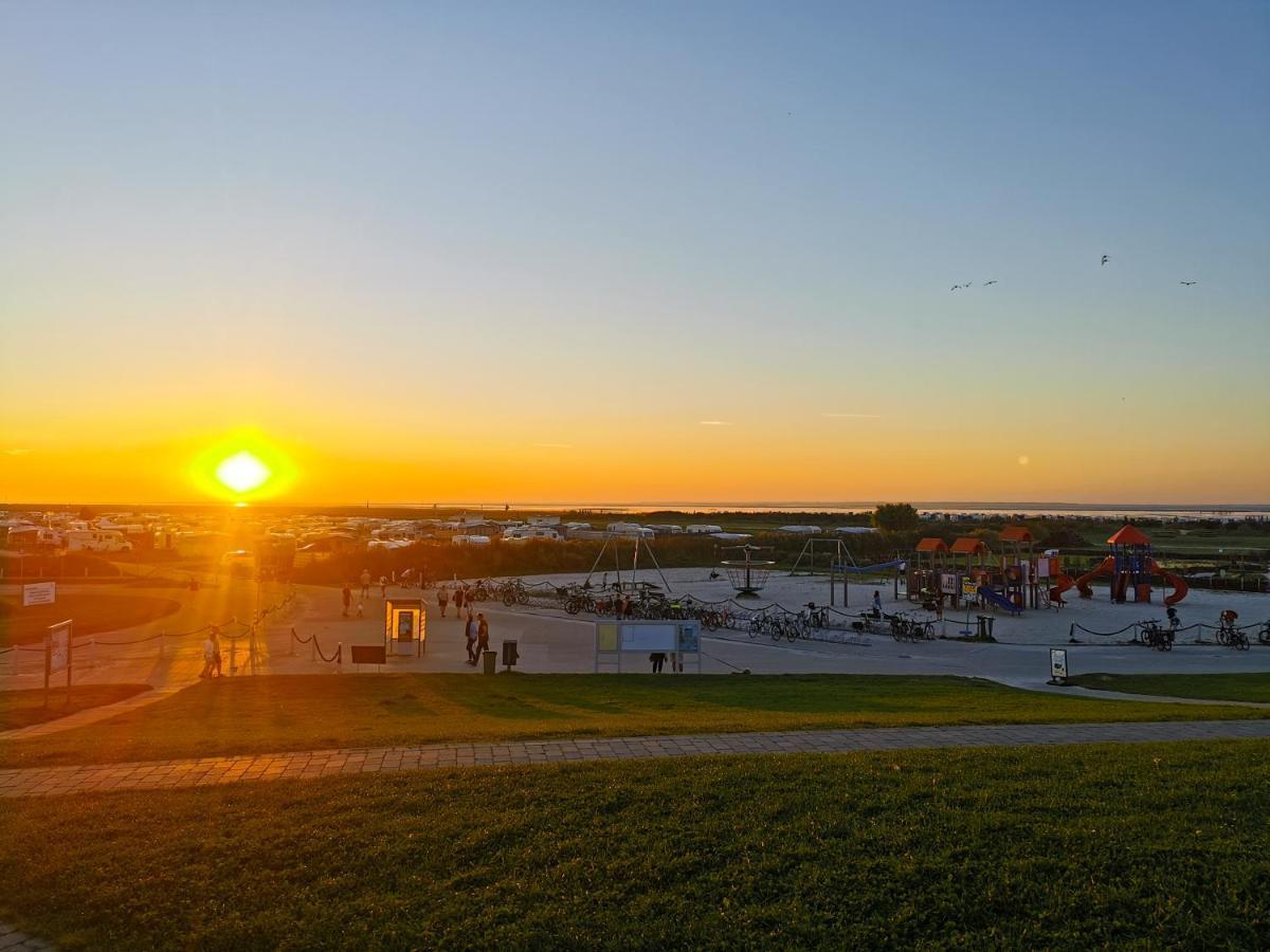 Ferienglueck An Der Nordsee Buche Deine Erdgeschoss-Ferienwohnung Mit Kamin Terrasse Und Eingezaeuntem Garten Fuer Unvergessliche Auszeiten Altfunnixsiel Eksteriør billede