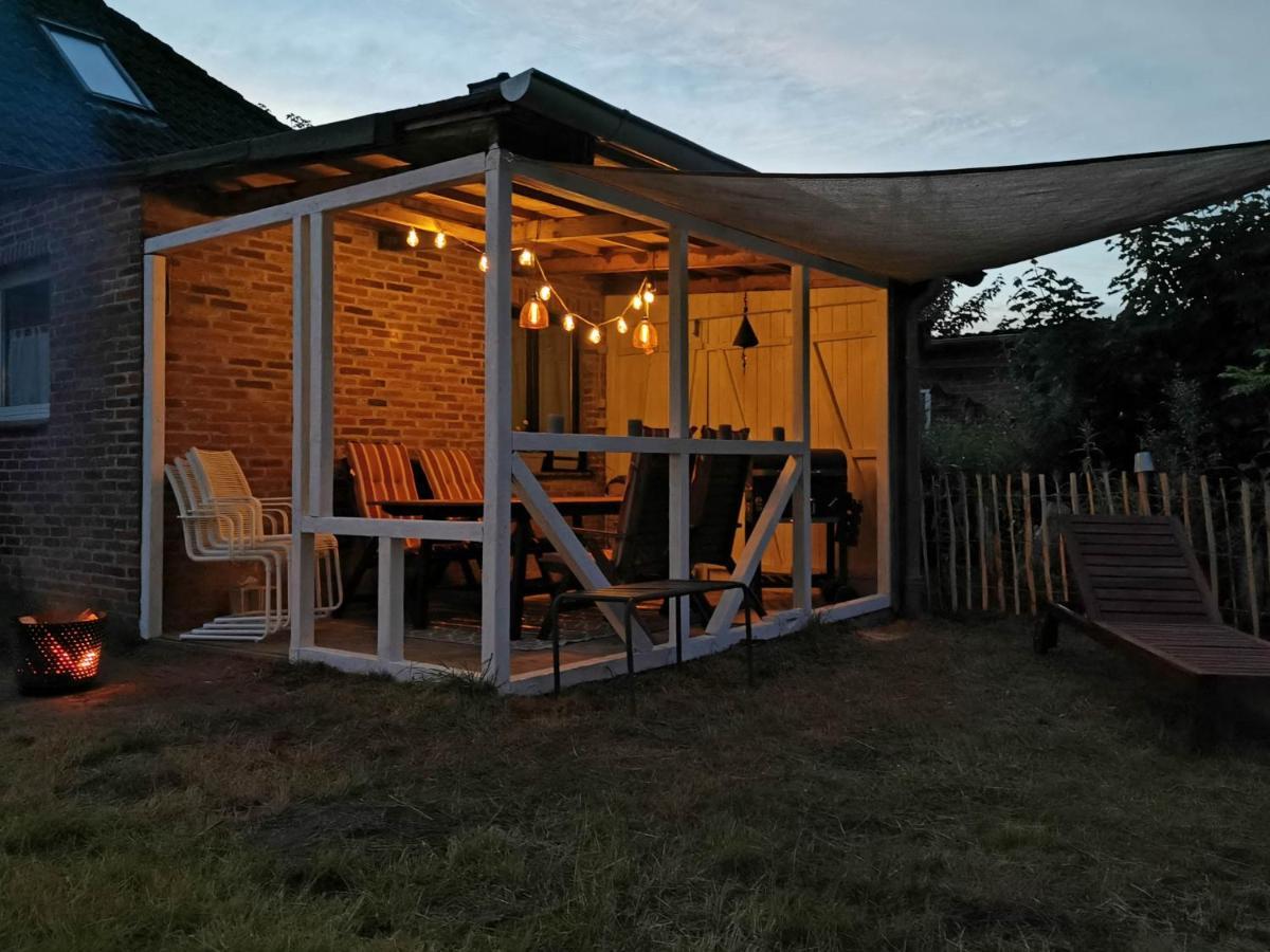 Ferienglueck An Der Nordsee Buche Deine Erdgeschoss-Ferienwohnung Mit Kamin Terrasse Und Eingezaeuntem Garten Fuer Unvergessliche Auszeiten Altfunnixsiel Eksteriør billede